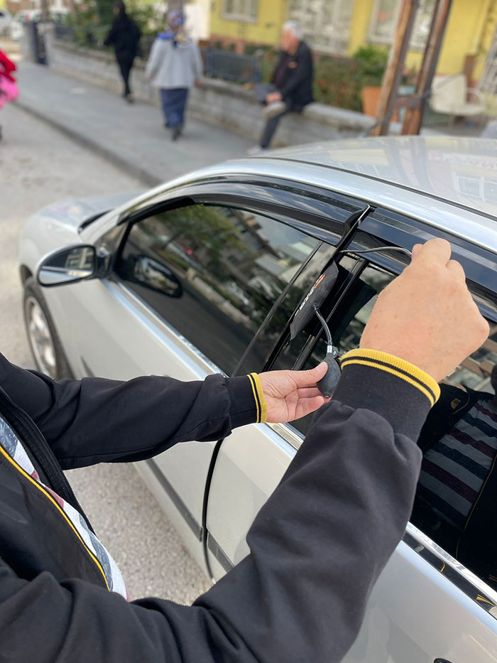 Karesi Oto Kilitçisi